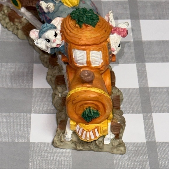 Vintage Easter Rabbit Figurine Train Carrot Egg Mushroom Train 8.5" X 3" - Picture 3 of 12